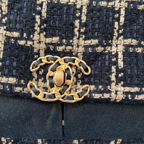 Chanel 19 - Picture 3 of 7